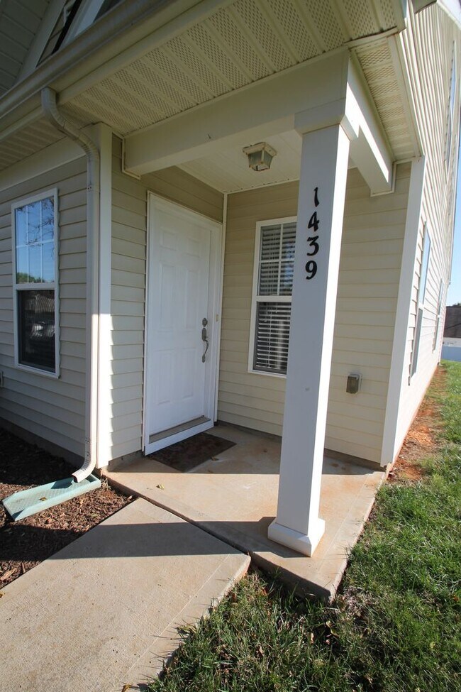 Building Photo - 1439 Jasper Ridge Dr