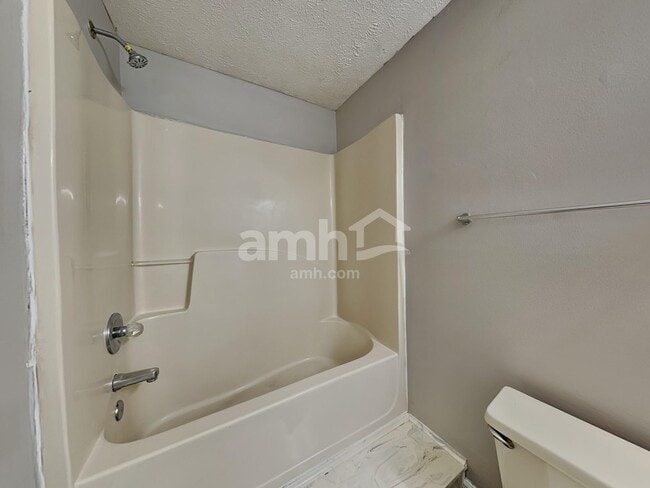 Building Photo - 7303 Clearview Dr