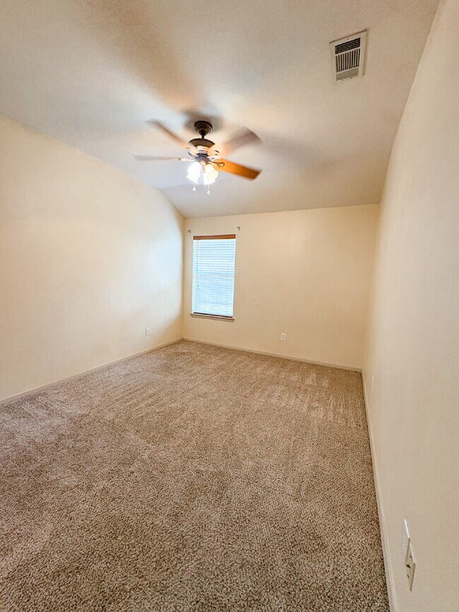 Building Photo - 3 bed, 2 bath duplex in Burleson