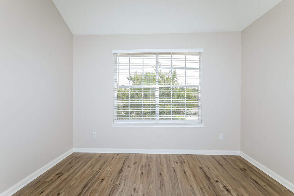 Building Photo - 10410 Enchanted