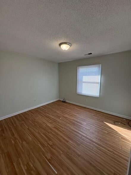 Building Photo - 1907 White Hollow Dr