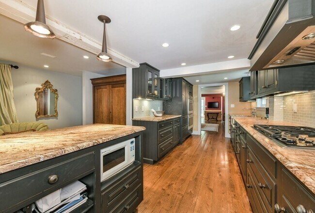 Building Photo - 7 Park Pl