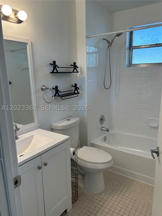 Building Photo - 578 Woodgate Cir