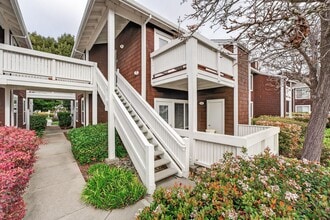 Building Photo - Spacious Upgraded Lower Level Condo in Marina Bay HOA....