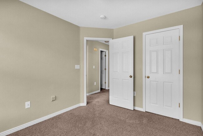 Building Photo - 3 Bed Draper Townhome with Views