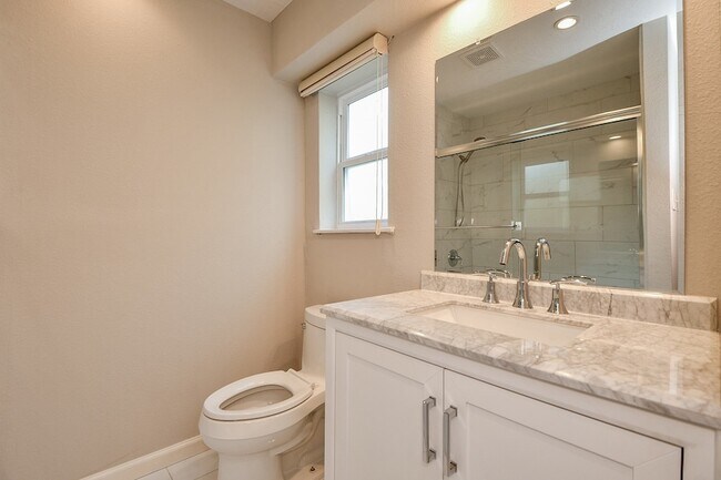 Building Photo - 10706 Inwood Dr
