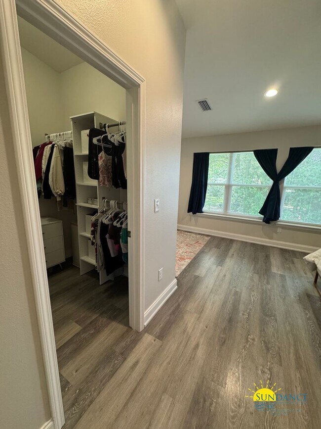 Building Photo - Beautiful 3BR/2.5BA Townhome inNiceville-Near Eglin AFB!