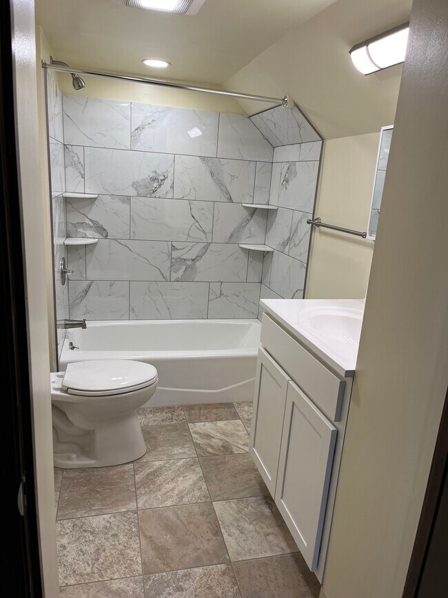 Building Photo - 317 Fairmount Ave