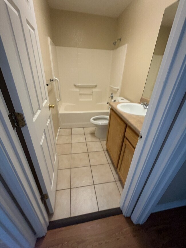 Building Photo - Wonderful 3/2/2 in Granbury ISD