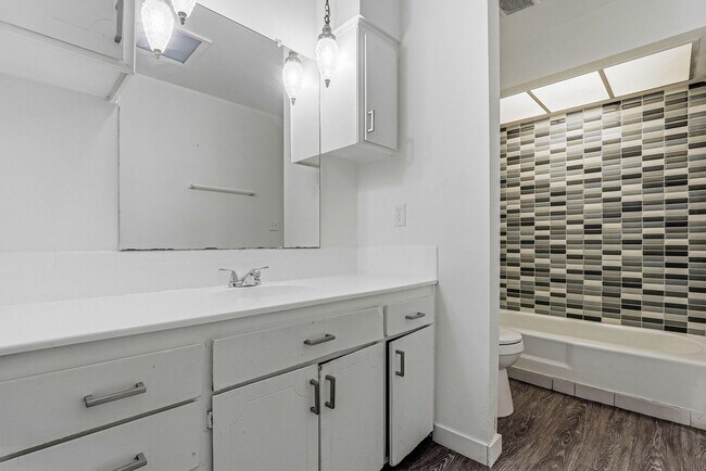 Building Photo - 4613 Sun Valley Dr