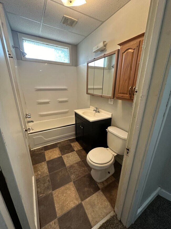 Building Photo - PRELEASING for AUGUST! Spacious 4-Bedroom Home Within Walking Distance to Ball State