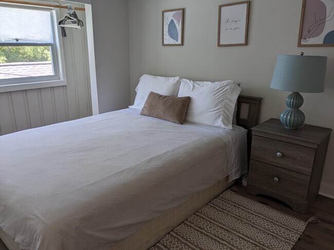 Building Photo - 1007 12th Ave N