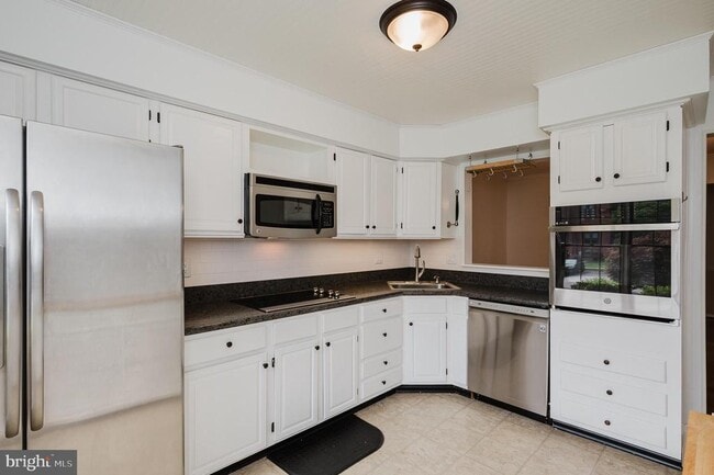 Building Photo - 27 Faraday Dr