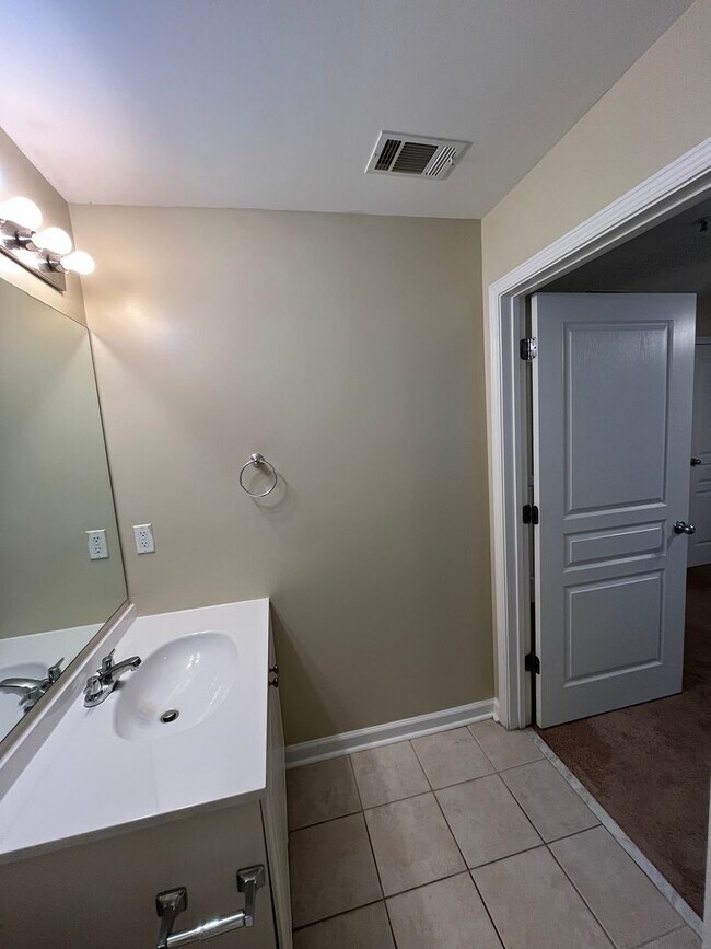 Building Photo - 14-1414 Jones