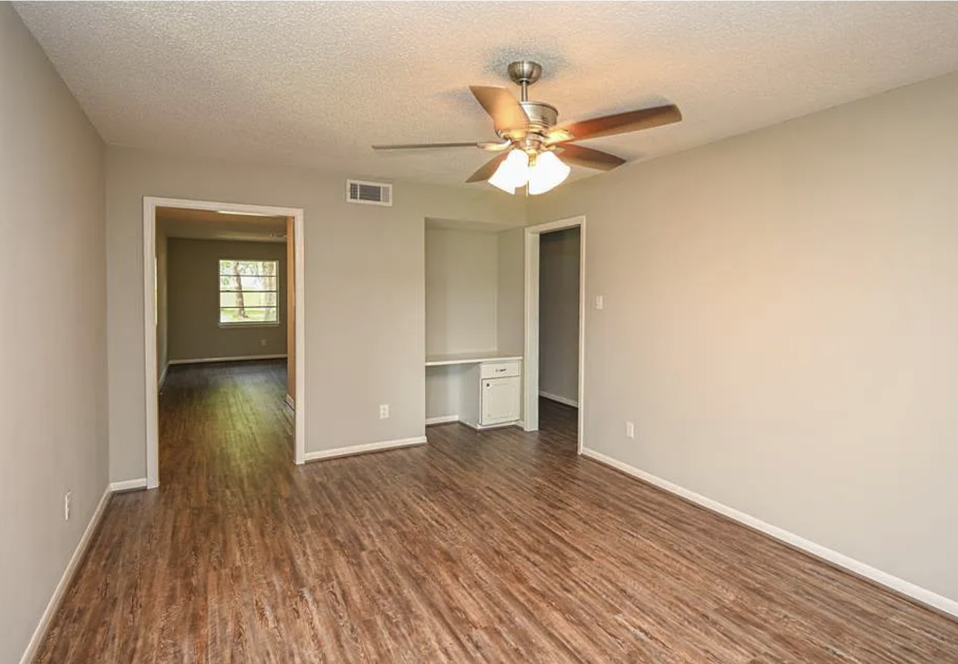 Building Photo - 1507 Bayou Dr