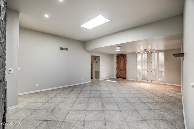 Building Photo - 8647 E Devonshire Ave