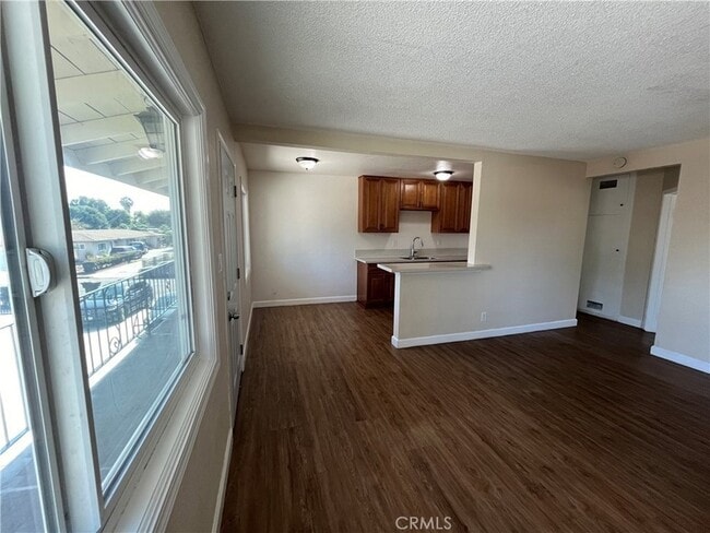 Building Photo - 1056 Wallgreen St