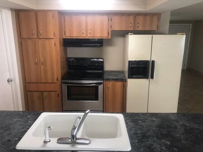 Building Photo - Beautiful 2 bedroom / 2 bath available now!