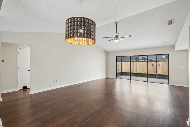 Building Photo - Charming 3-Bedroom Home in Desirable Oviedo!