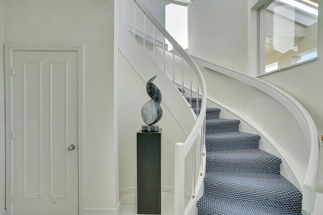 Building Photo - 2703 Captains Way