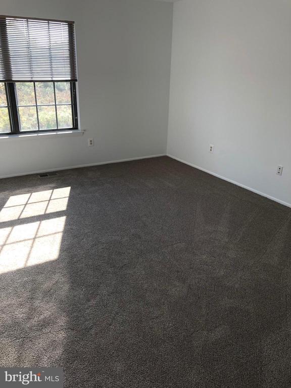 Building Photo - 56 Burgundy Dr