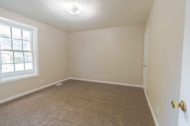 Building Photo - 718 Ranch Hill Dr