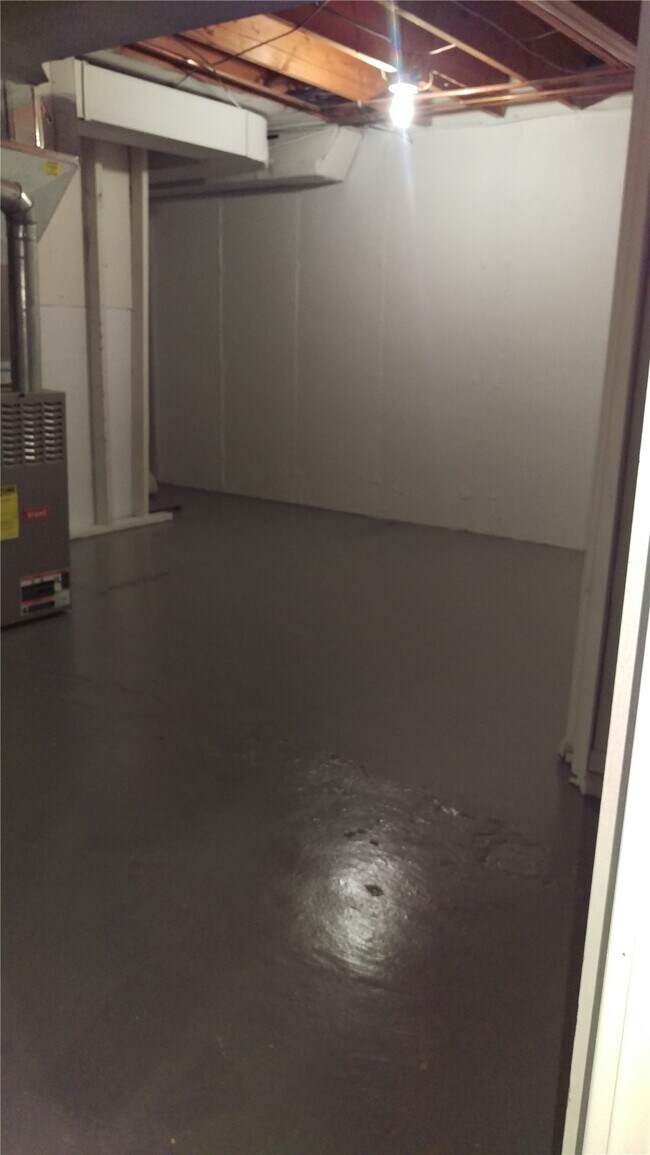 Building Photo - 18 Country Squire Ct