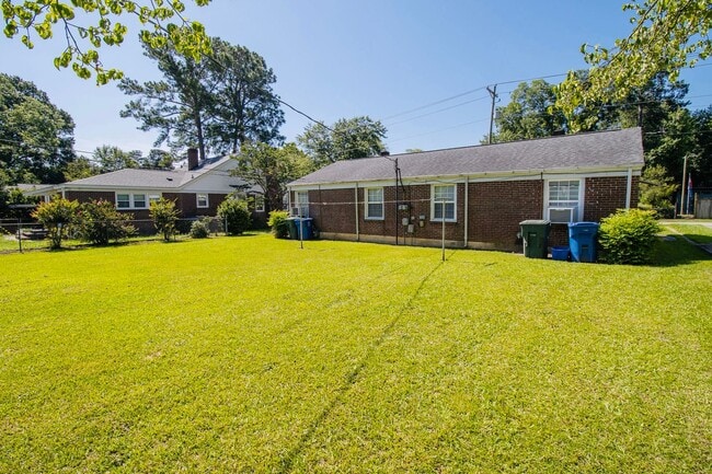 Building Photo - Updated Rosewood 2BR Duplex – Spacious, St...