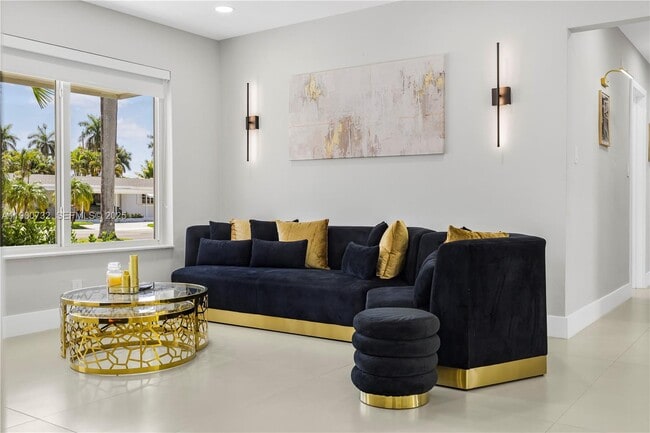 Building Photo - 1104 N 13th Terrace