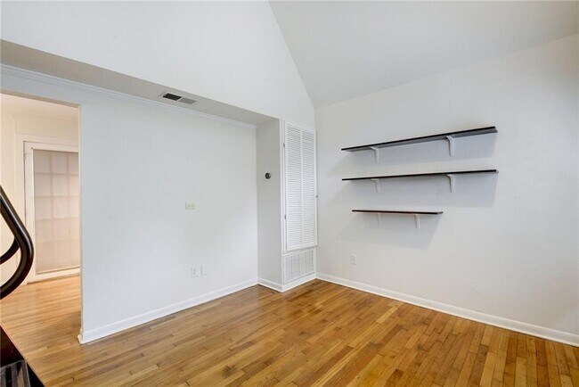 Building Photo - 1110 W 22nd St