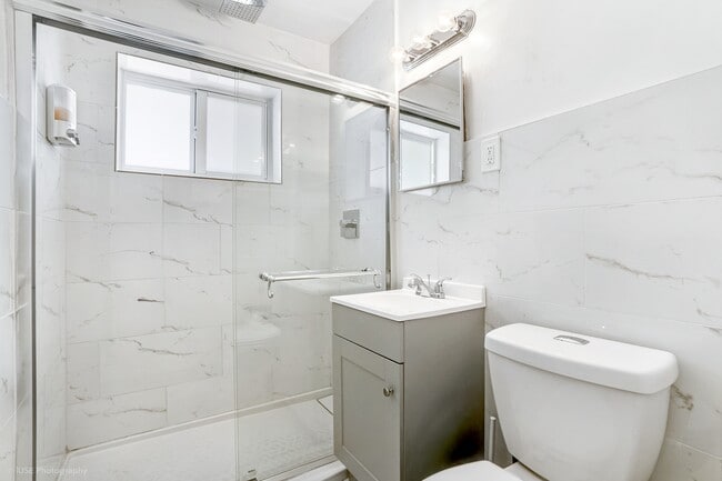 Building Photo - 1633 SE 5th Ct