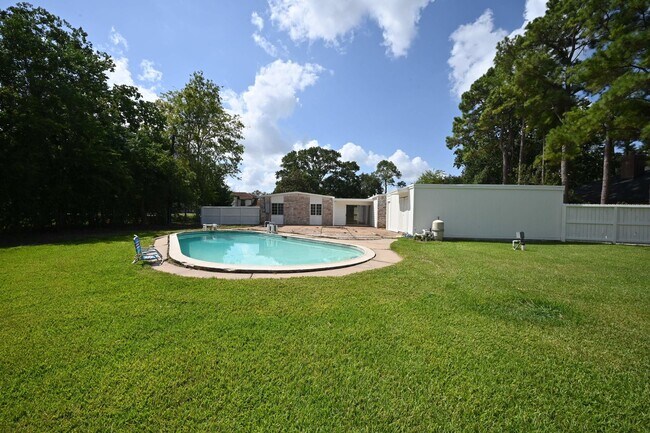 Building Photo - 14420 Westway Ln