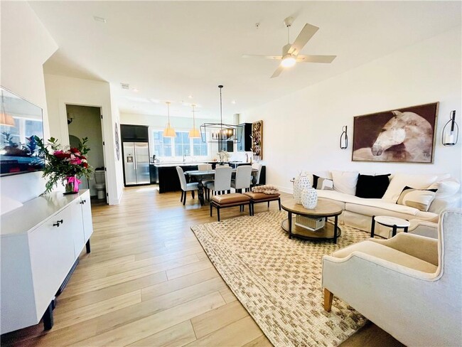 Building Photo - 115 Firefly Cir