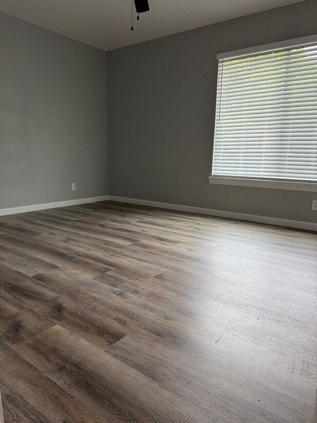 Building Photo - 12 Pershing Dr