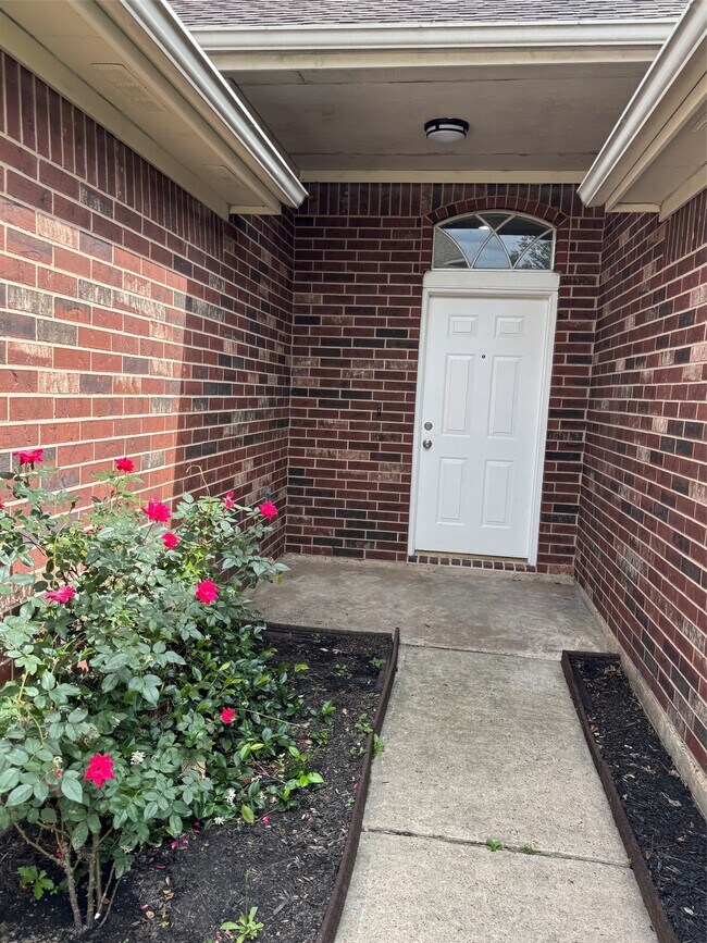 Building Photo - 21111 Woodland Green Dr