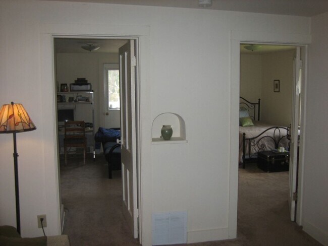 Building Photo - Cozy, Pet-Friendly 2BR Apartment Near Downtown Middleton