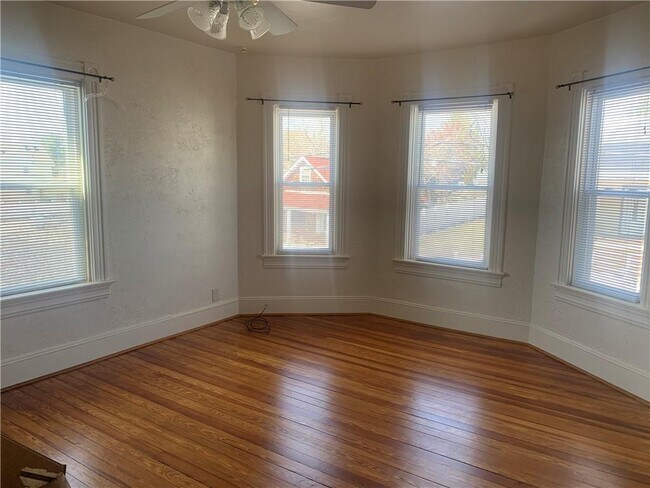 Building Photo - 37 Lyman Ave