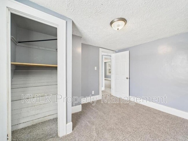 Building Photo - 594 Columbia Ave