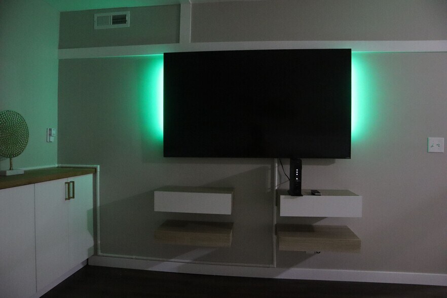 Building Photo - 438 N Center St