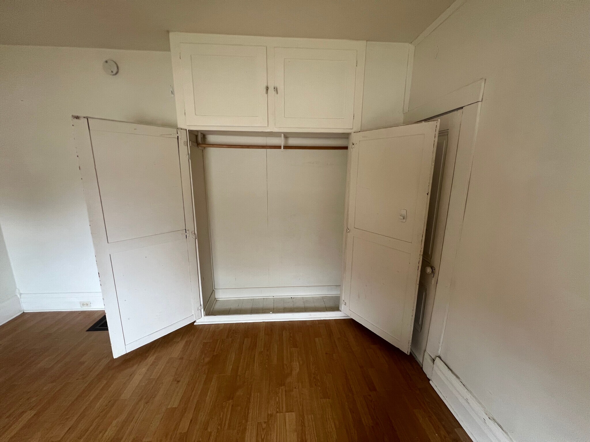 Building Photo - 823 West Ave S