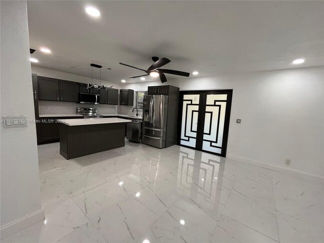 Building Photo - 4661 NW 4th St