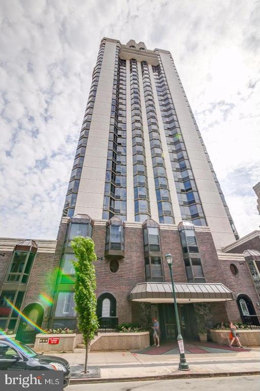Building Photo - 2020 Walnut St
