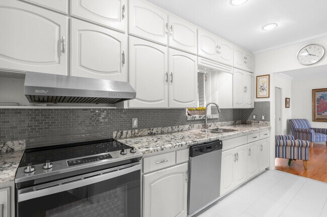 Building Photo - 2317 NE 12th St