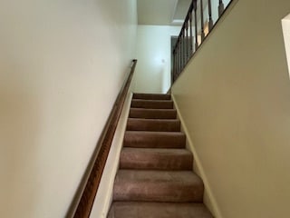 Building Photo - 718 Pine Tree Ct