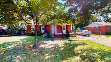 Building Photo - Fully Renovated 3 Bedroom GEM close to sho...