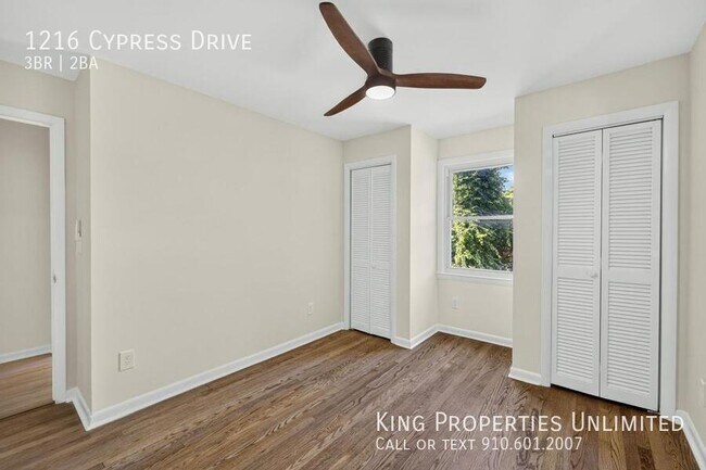 Building Photo - 1216 Cypress Dr