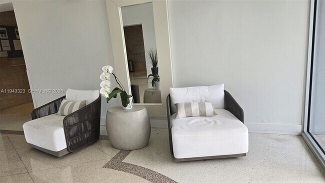 Building Photo - 9381 E Bay Harbor Dr