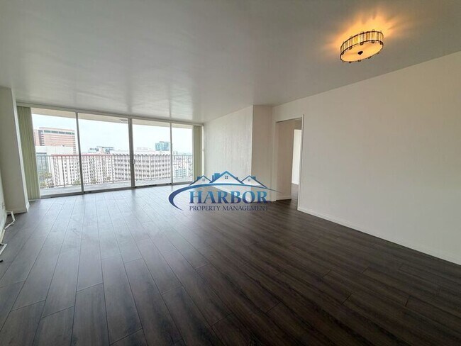Building Photo - 700 E Ocean Blvd