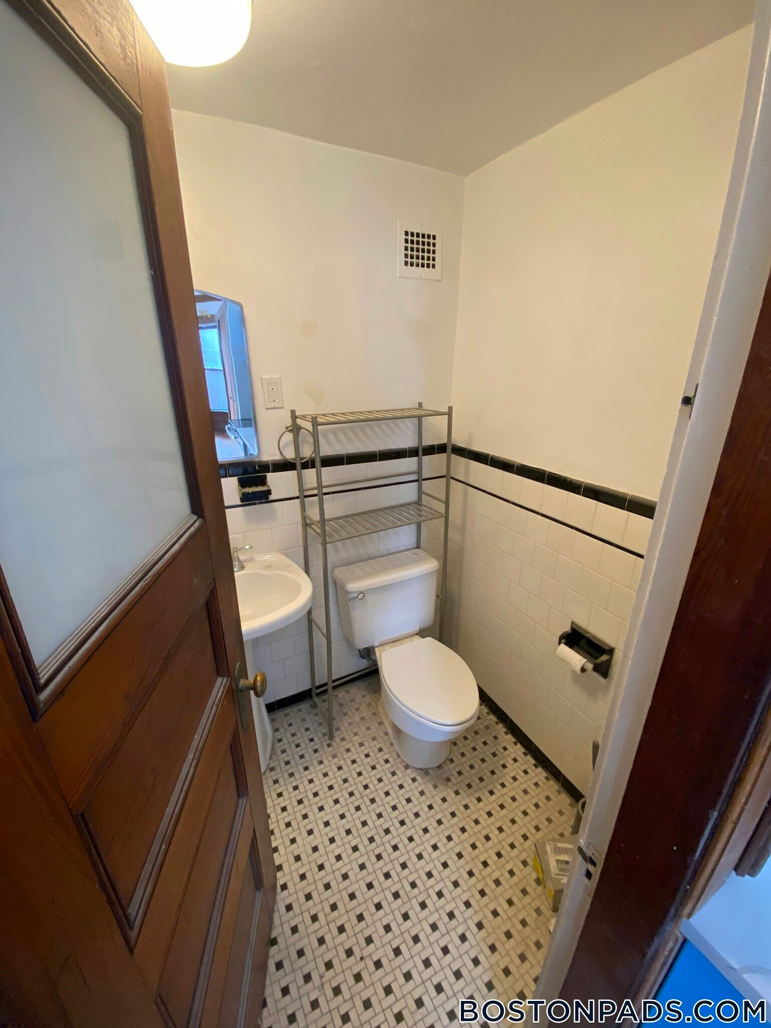 Building Photo - 849 Beacon St