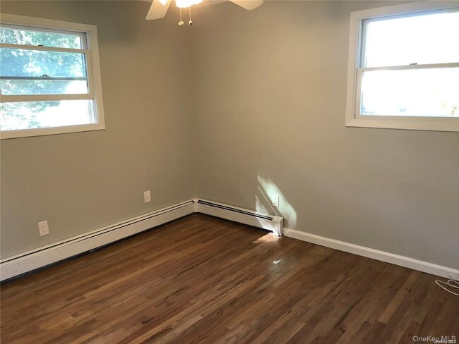 Building Photo - 1671 Claas Ave